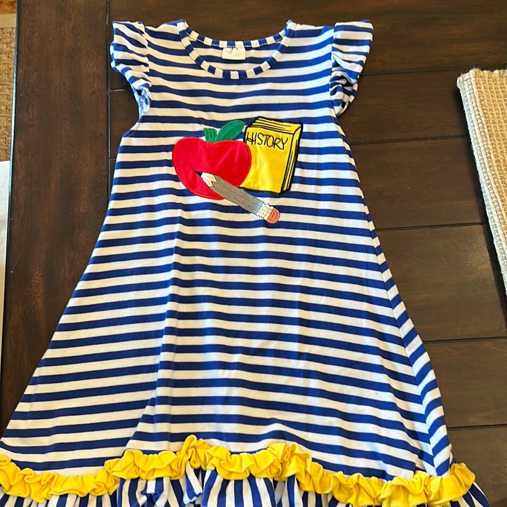Boutique ‘Back to School’ girls dress ✏️🍎